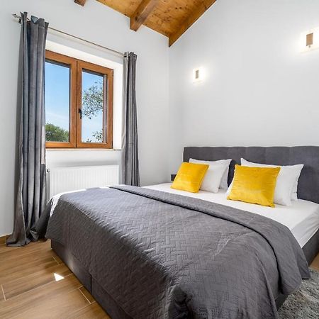 New! Promina Luxury Villa With 72Sqm Heated Pool, Jacuzzi, Infrared Sauna, Tennis Court, Media Room Bogatić Buitenkant foto