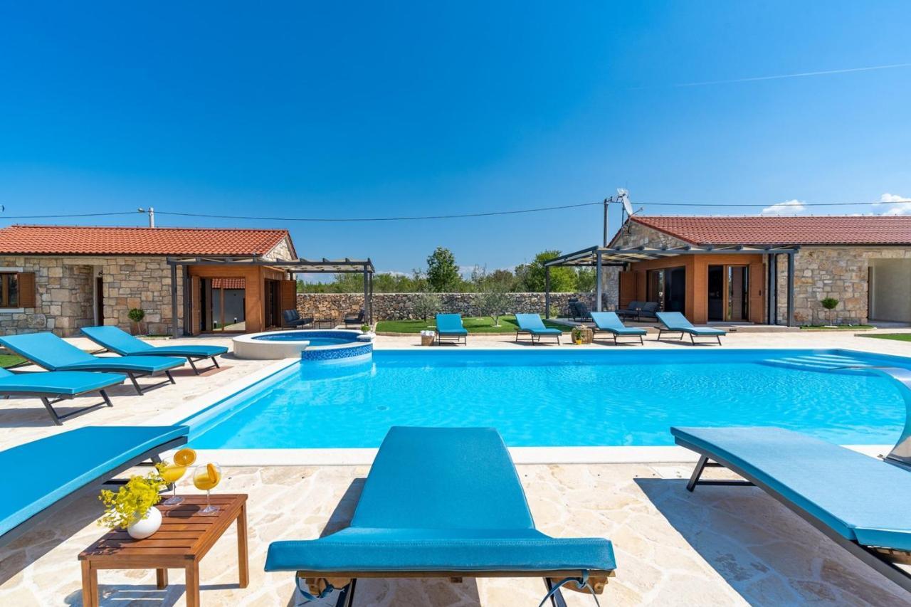 New! Promina Luxury Villa With 72Sqm Heated Pool, Jacuzzi, Infrared Sauna, Tennis Court, Media Room Bogatić Buitenkant foto