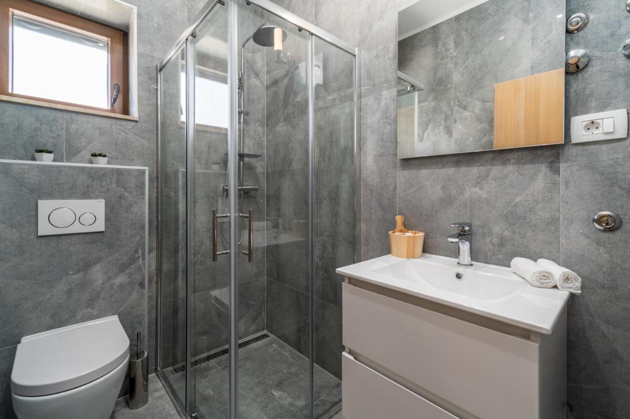 New! Promina Luxury Villa With 72Sqm Heated Pool, Jacuzzi, Infrared Sauna, Tennis Court, Media Room Bogatić Buitenkant foto