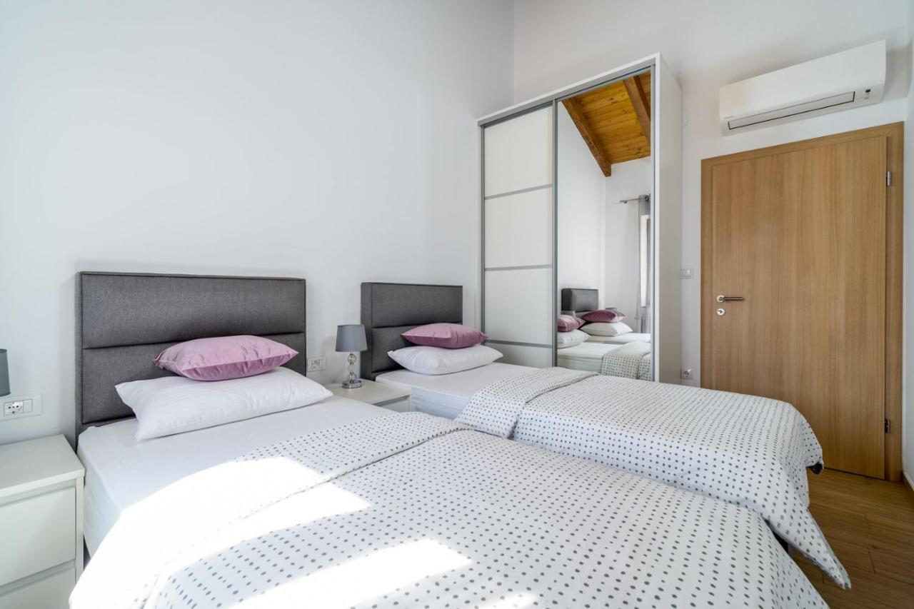 New! Promina Luxury Villa With 72Sqm Heated Pool, Jacuzzi, Infrared Sauna, Tennis Court, Media Room Bogatić Buitenkant foto