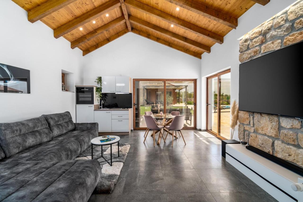 New! Promina Luxury Villa With 72Sqm Heated Pool, Jacuzzi, Infrared Sauna, Tennis Court, Media Room Bogatić Buitenkant foto