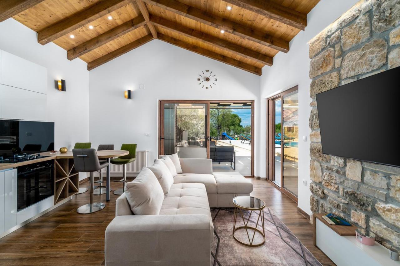 New! Promina Luxury Villa With 72Sqm Heated Pool, Jacuzzi, Infrared Sauna, Tennis Court, Media Room Bogatić Buitenkant foto