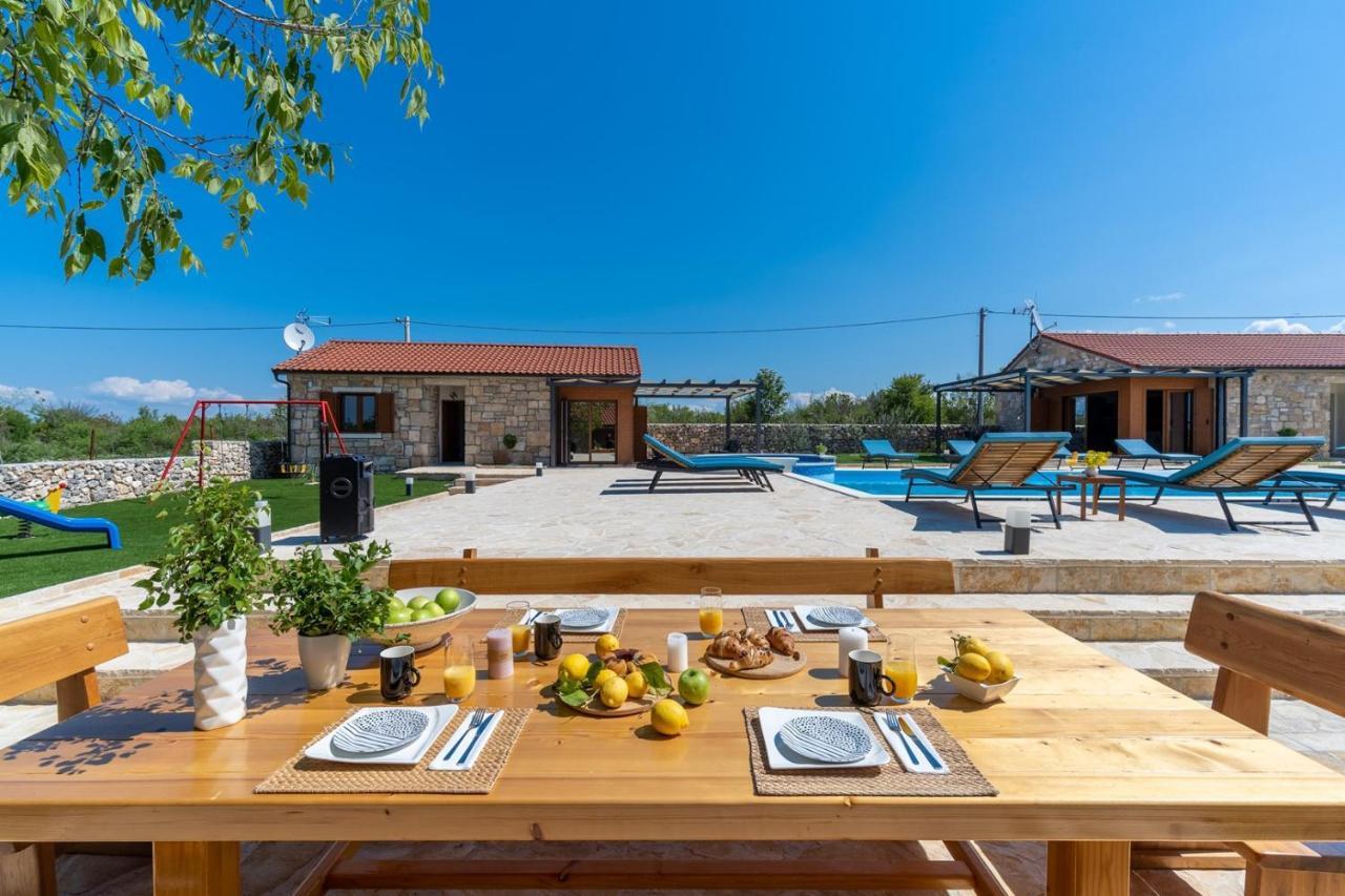 New! Promina Luxury Villa With 72Sqm Heated Pool, Jacuzzi, Infrared Sauna, Tennis Court, Media Room Bogatić Buitenkant foto