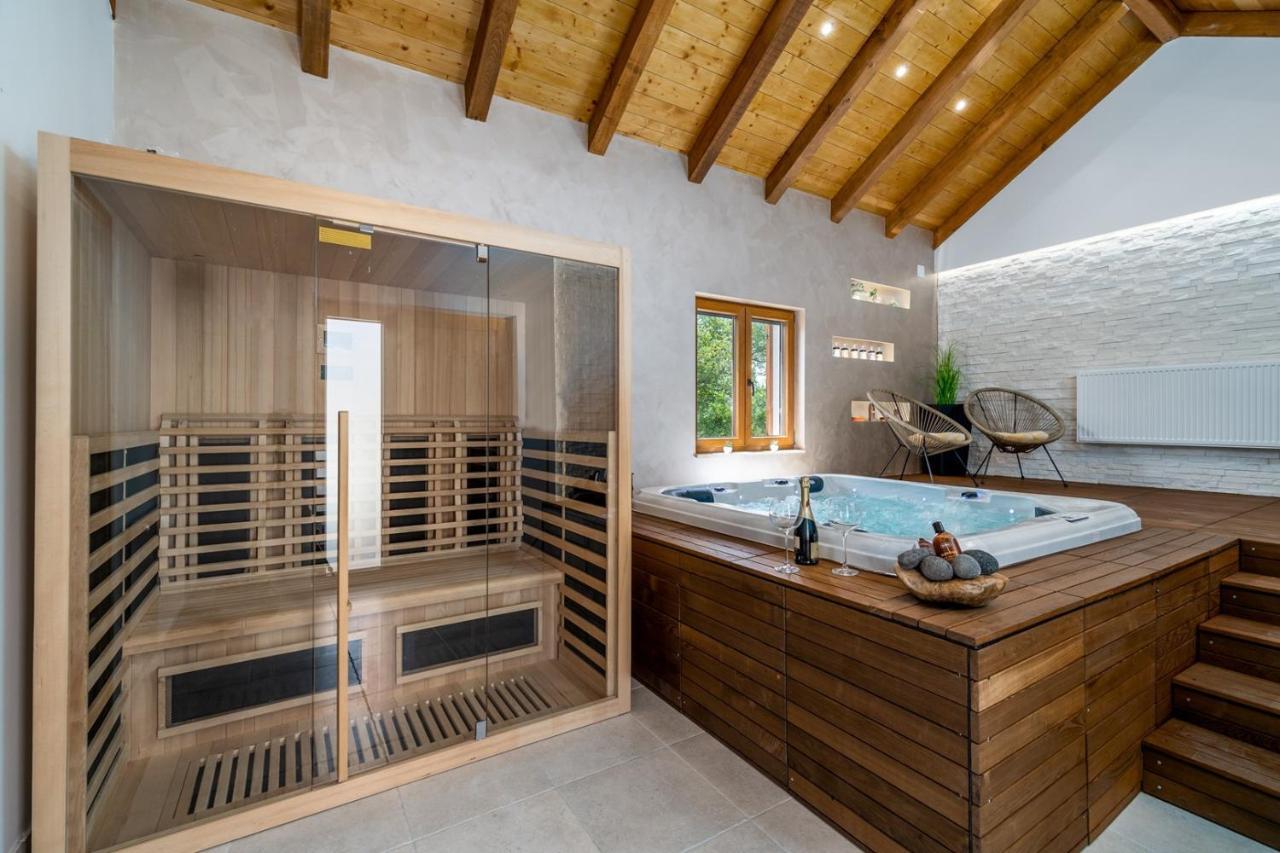 New! Promina Luxury Villa With 72Sqm Heated Pool, Jacuzzi, Infrared Sauna, Tennis Court, Media Room Bogatić Buitenkant foto