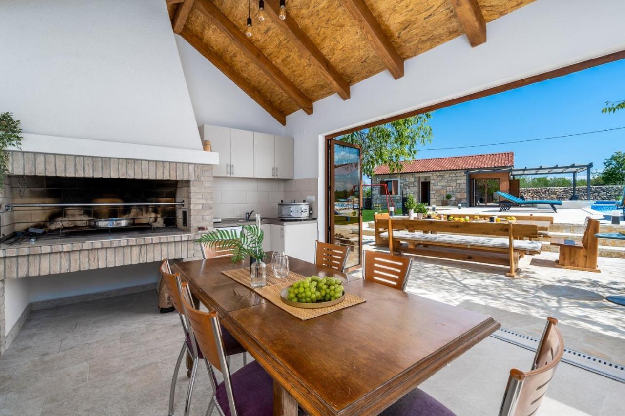 New! Promina Luxury Villa With 72Sqm Heated Pool, Jacuzzi, Infrared Sauna, Tennis Court, Media Room Bogatić Buitenkant foto